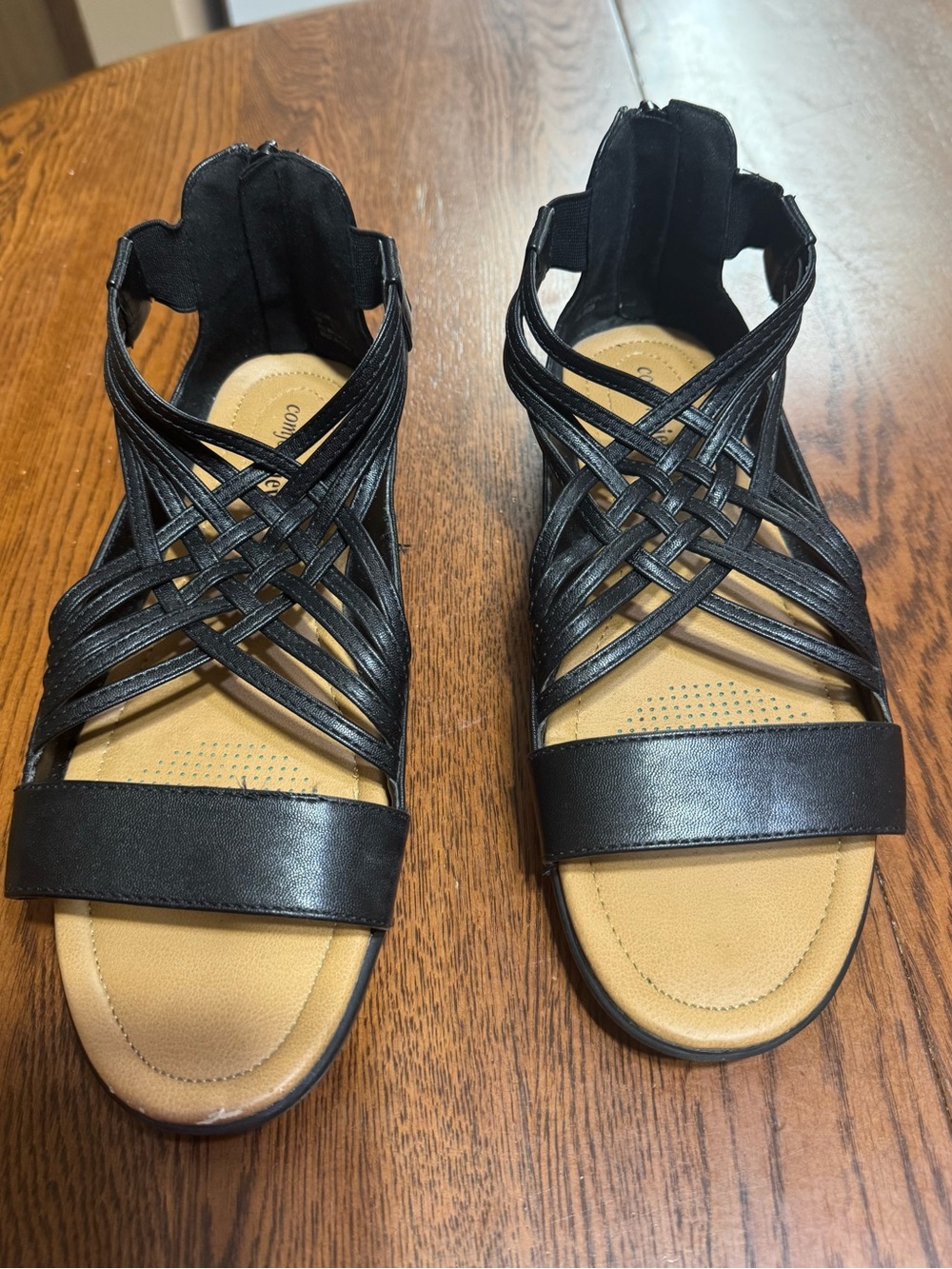 Comfort View Black Strappy Woven Open-Toe Sandals size 8W